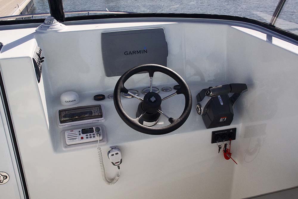 catamaran_a_moteur_LC6000Brumby